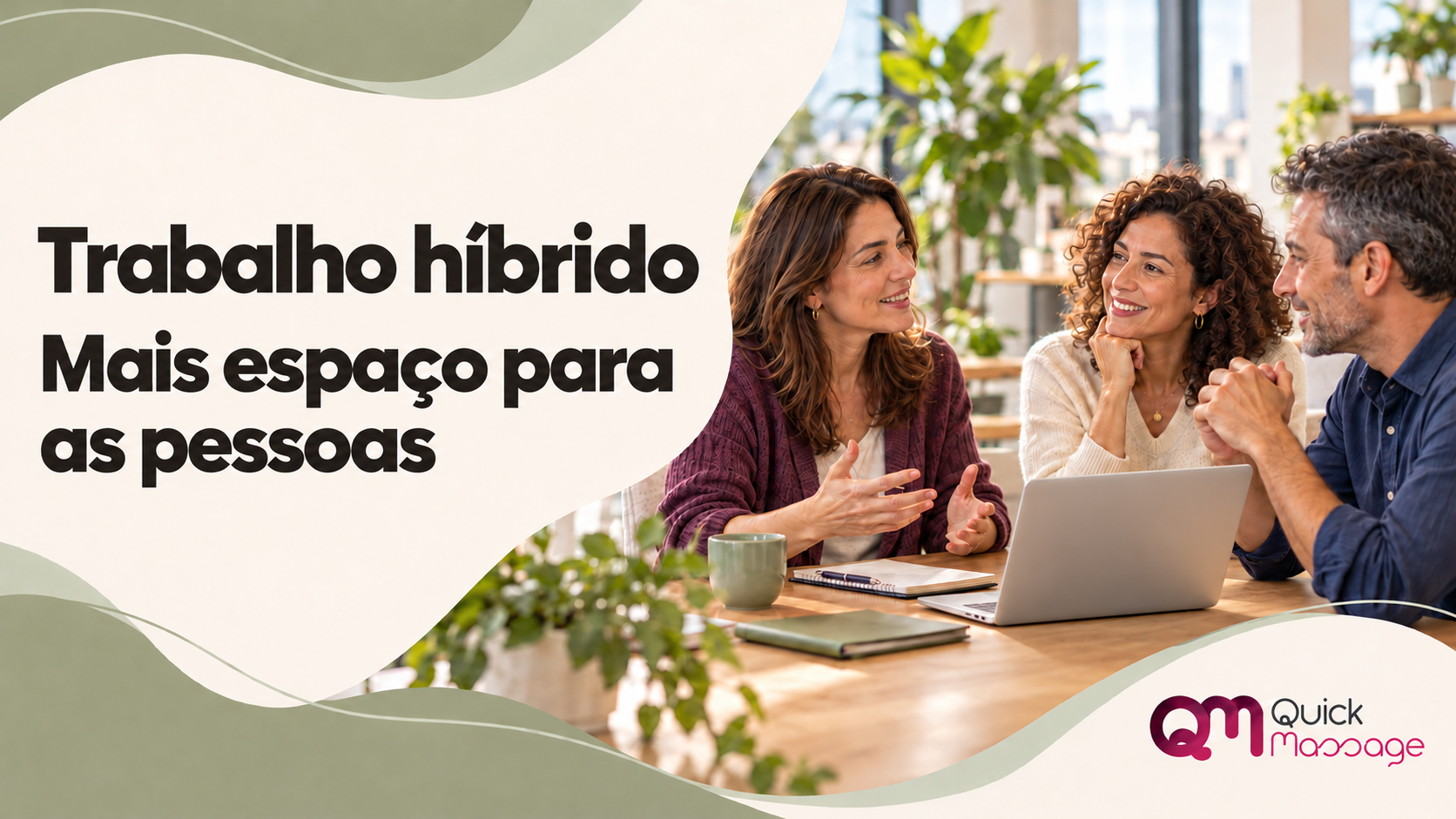 Trabalho híbrido com portátil prateado